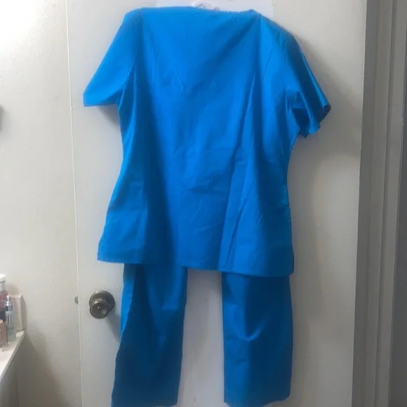 Maeven medical scrub’s - Picture 2 of 14